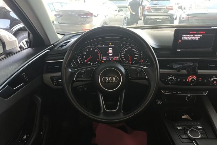 Used Audi A4L 2018 30th Anniversary Edition 40 TFSI Trendy Model Steering Wheel