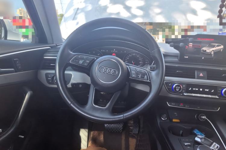 Used Audi A4L 2018 30th Anniversary Edition 40 TFSI Trendy Model Steering Wheel