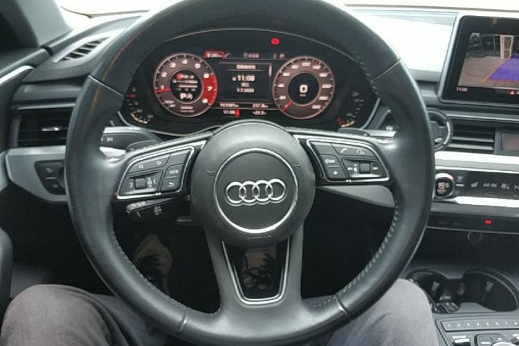 Used Audi A4L 2018 30th Anniversary Edition 40 TFSI Fashion Model Steering Wheel