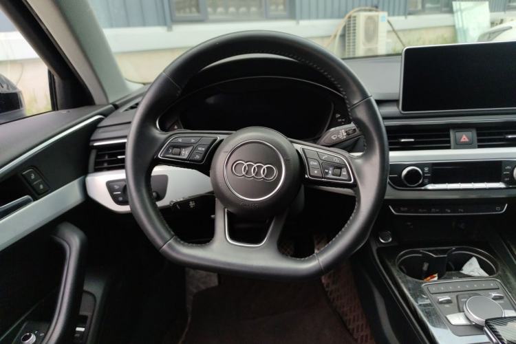 Used Audi A4L 2018 30th Anniversary Edition 45 TFSI quattro Sport model Steering Wheel
