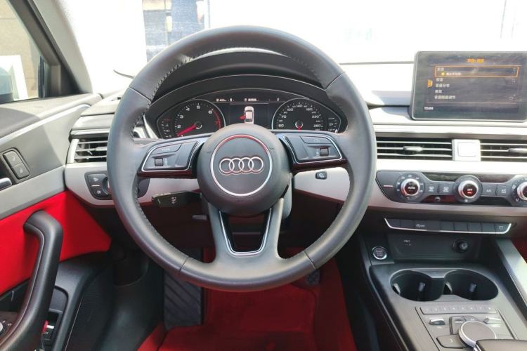 Used Audi A4L 2018 30th Anniversary Edition 30 TFSI Ambition Model Steering Wheel