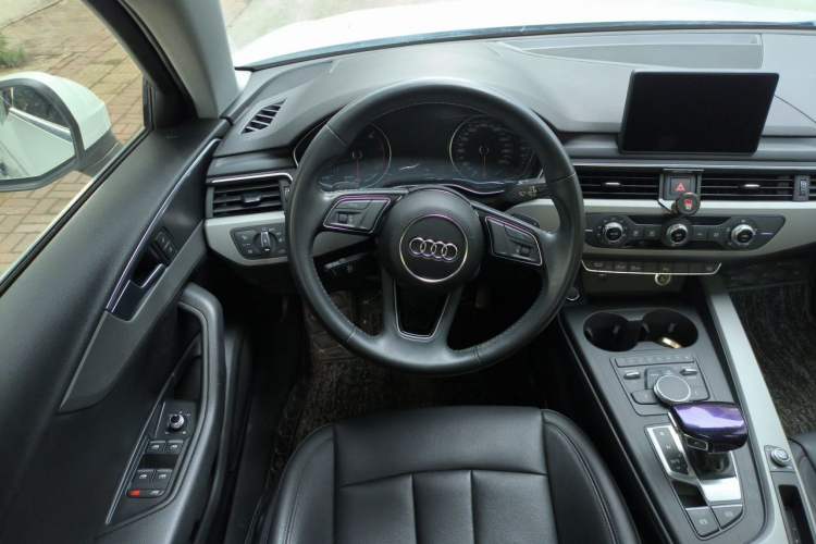 Used Audi A4L 2018 30th Anniversary Edition 40 TFSI Trendy Model Steering Wheel