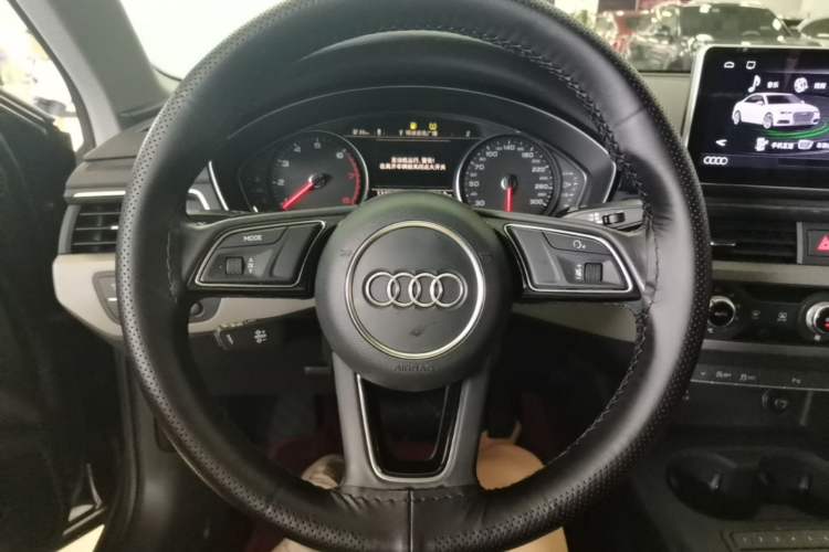 Used Audi A4L 2018 30th Anniversary Edition 40 TFSI Trendy Model Steering Wheel