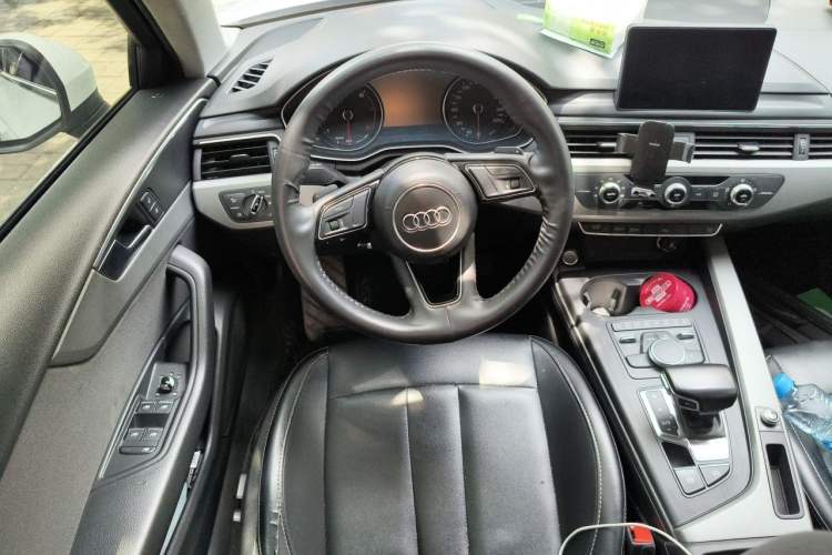 Used Audi A4L 2018 30th Anniversary Edition 40 TFSI Trendy Model Steering Wheel