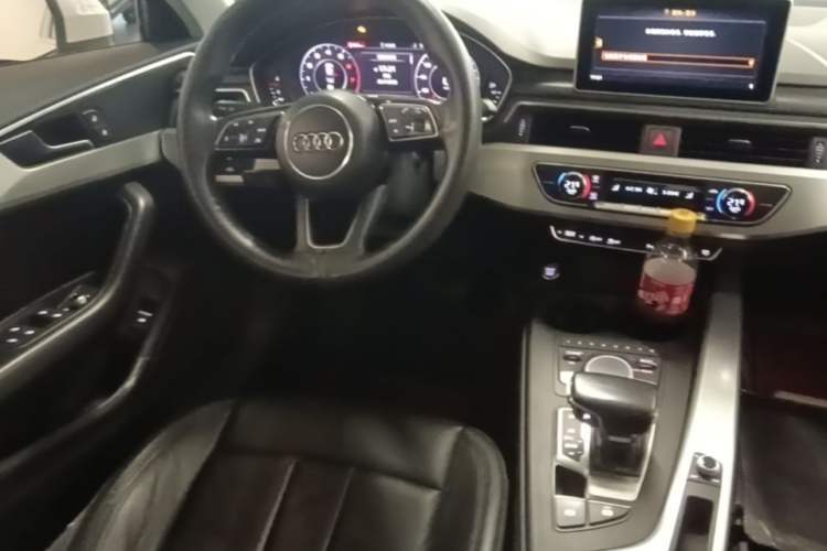 Used Audi A4L 2018 30th Anniversary Edition 40 TFSI Fashion Model Steering Wheel