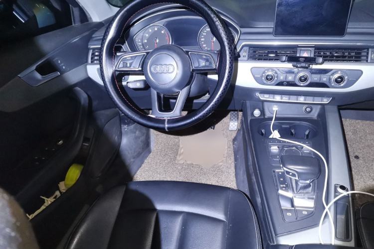 Used Audi A4L 2018 30th Anniversary Edition 40 TFSI Trendy Model Steering Wheel
