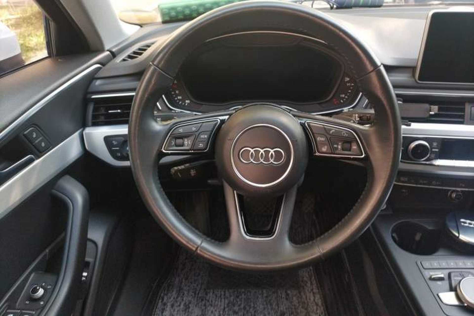 Used Audi A4L 2018 30th Anniversary Edition 40 TFSI Fashion Model Steering Wheel