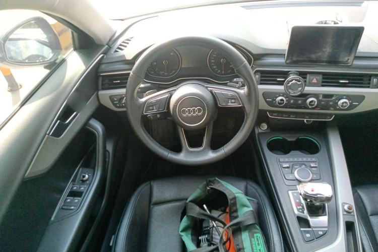 Used Audi A4L 2018 30th Anniversary Edition 40 TFSI Trendy Model Steering Wheel