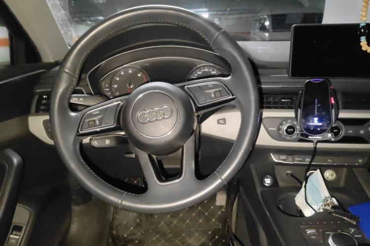 Used Audi A4L 2018 30th Anniversary Edition 40 TFSI Trendy Model Steering Wheel