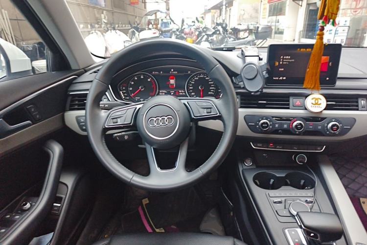 Used Audi A4L 2018 30th Anniversary Edition 40 TFSI Trendy Model Steering Wheel
