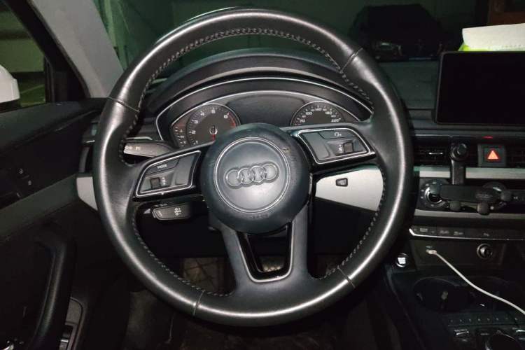 Used Audi A4L 2018 30th Anniversary Edition 40 TFSI Trendy Model Steering Wheel