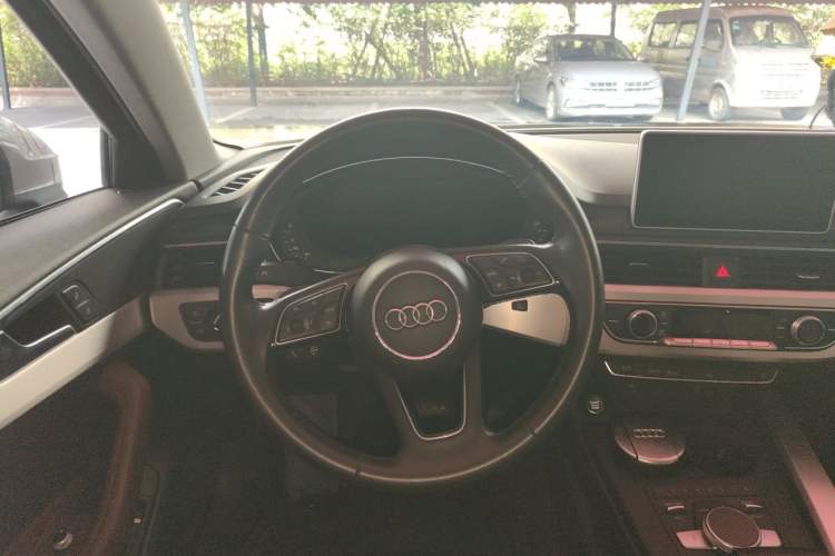 Used Audi A4L 2018 30th Anniversary Edition 40 TFSI Fashion Model Steering Wheel