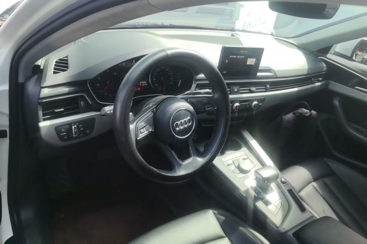 Used Audi A4L 2018 30th Anniversary Edition 40 TFSI Trendy Model Steering Wheel
