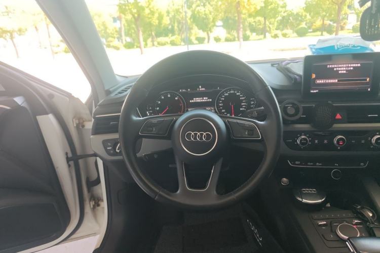 Used Audi A4L 2018 30th Anniversary Edition 40 TFSI Trendy Model Steering Wheel