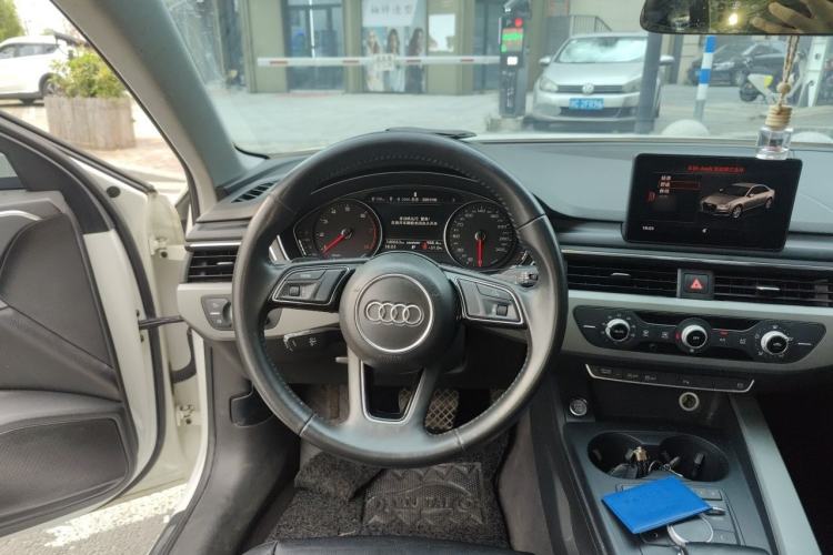 Used Audi A4L 2018 30th Anniversary Edition 40 TFSI Trendy Model Steering Wheel