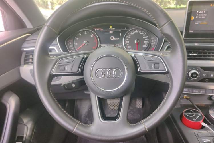 Used Audi A4L 2018 30th Anniversary Edition 40 TFSI Trendy Model Steering Wheel