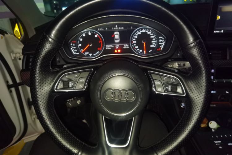 Used Audi A4L 2018 30th Anniversary Edition 45 TFSI quattro Individual Sport Edition Steering Wheel