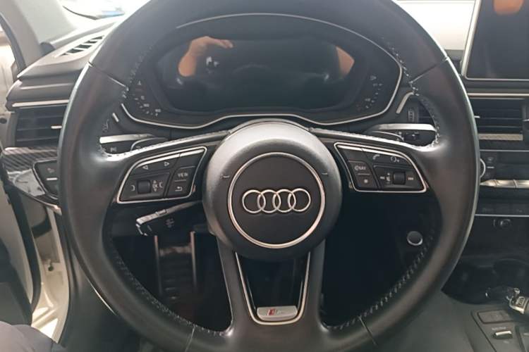 Used Audi A4L 2018 30th Anniversary Edition 40 TFSI Fashion Model Steering Wheel