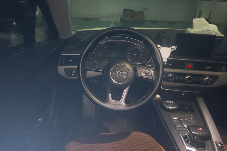 Used Audi A4L 2018 30th Anniversary Edition 40 TFSI Fashion Model Steering Wheel