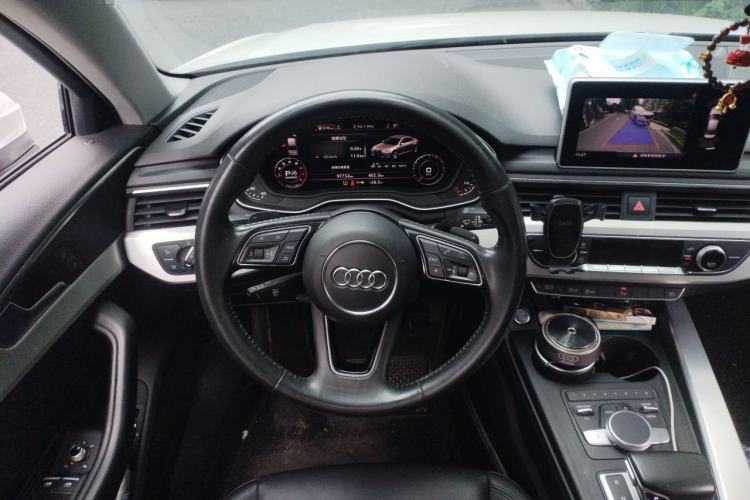 Used Audi A4L 2018 30th Anniversary Edition 40 TFSI Fashion Model Steering Wheel