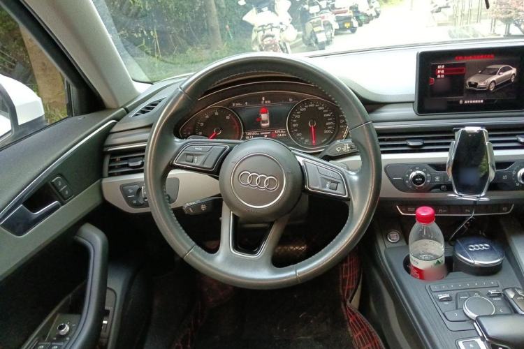 Used Audi A4L 2018 30th Anniversary Edition 40 TFSI Trendy Model Steering Wheel