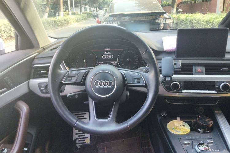 Used Audi A4L 2018 30th Anniversary Edition 40 TFSI Fashion Model Steering Wheel