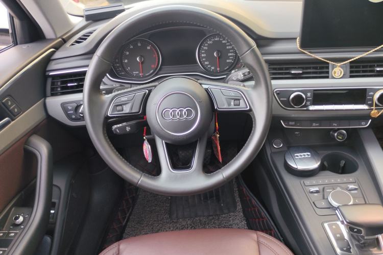 Used Audi A4L 2018 30th Anniversary Edition 40 TFSI Trendy Model Steering Wheel