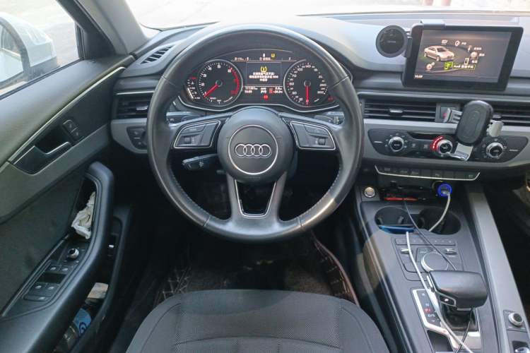 Used Audi A4L 2018 30th Anniversary Edition 40 TFSI Trendy Model Steering Wheel