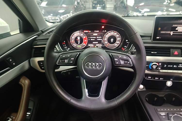Used Audi A4L 2018 30th Anniversary Edition 40 TFSI Fashion Model Steering Wheel