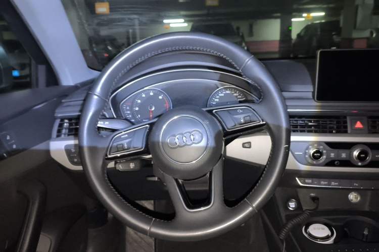 Used Audi A4L 2018 30th Anniversary Edition 40 TFSI Trendy Model Steering Wheel