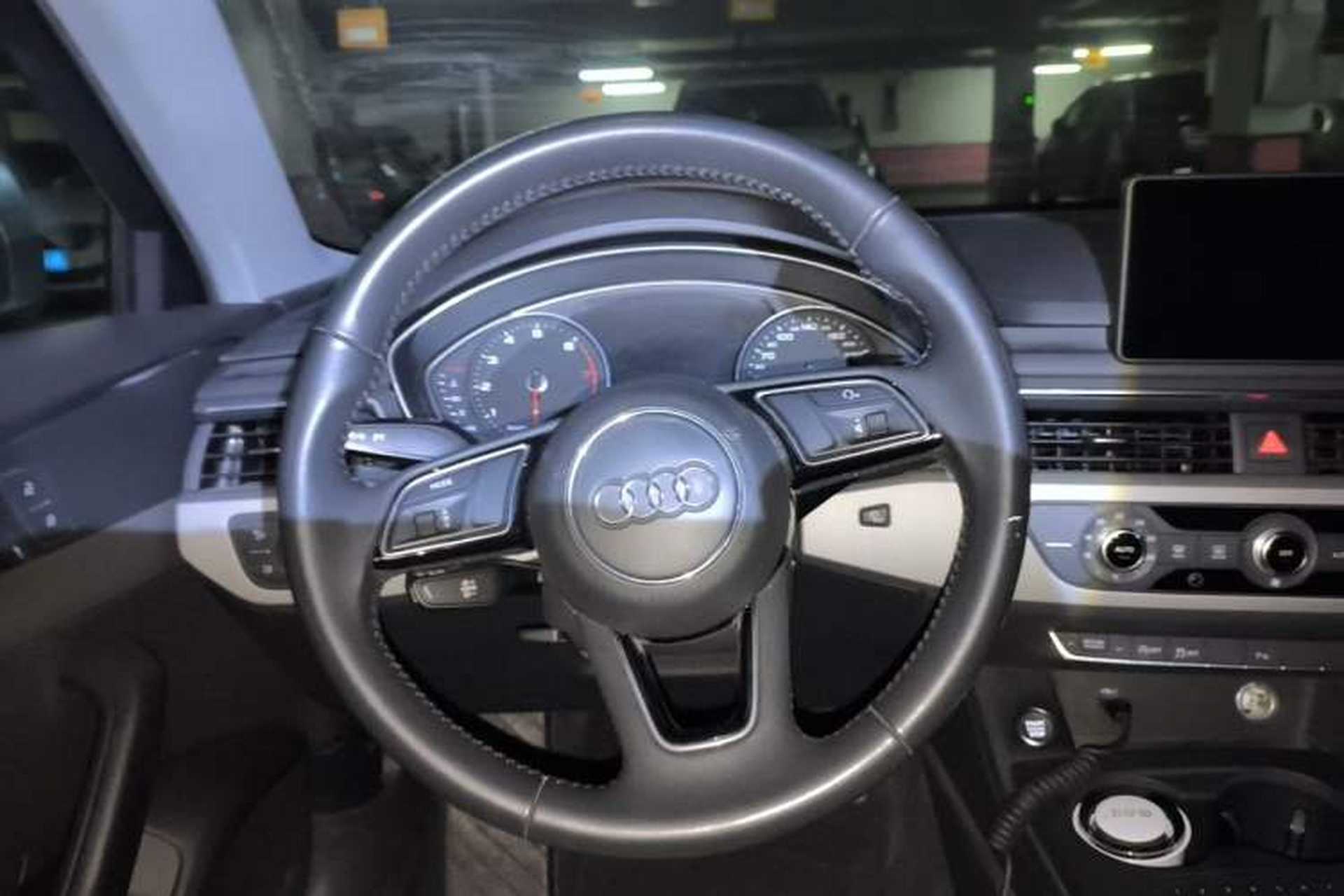 Used Audi A4L 2018 30th Anniversary Edition 40 TFSI Trendy Model Steering Wheel