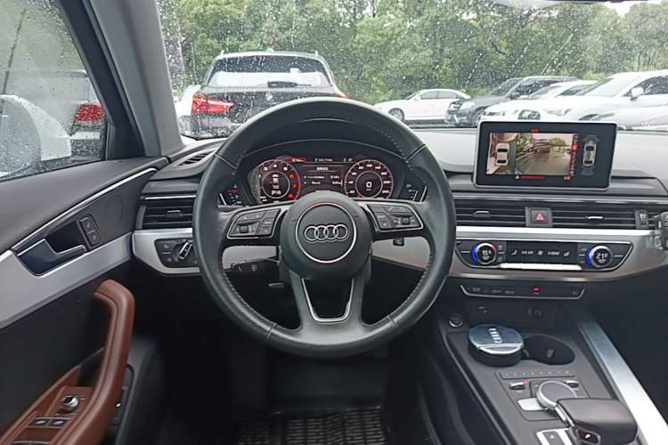 Used Audi A4L 2018 30th Anniversary Edition 40 TFSI Fashion Model Steering Wheel