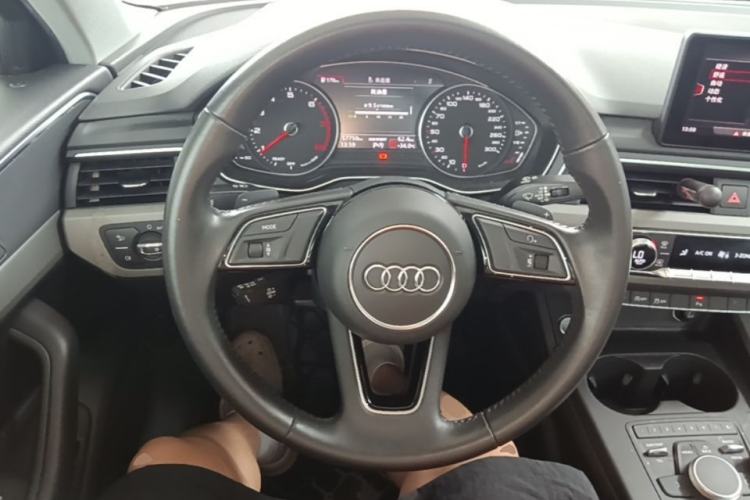 Used Audi A4L 2018 30th Anniversary Edition 40 TFSI Trendy Model Steering Wheel
