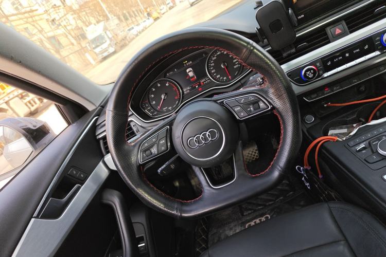 Used Audi A4L 2018 30th Anniversary Edition 45 TFSI quattro Individual Sport Edition Steering Wheel