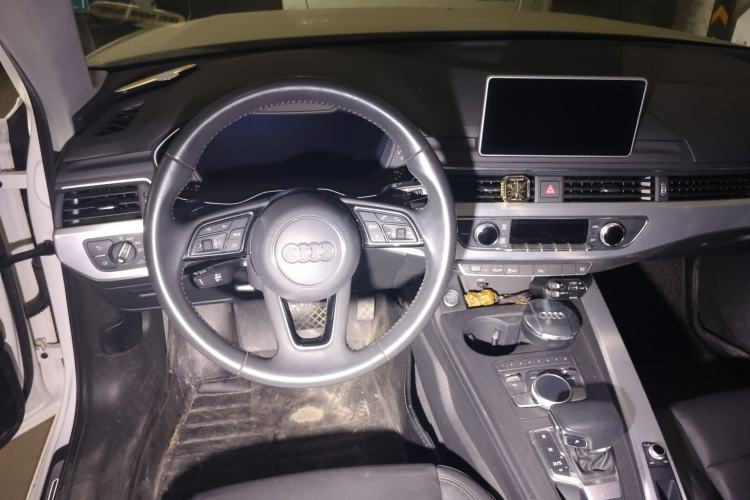 Used Audi A4L 2018 30th Anniversary Edition 40 TFSI Fashion Model Steering Wheel