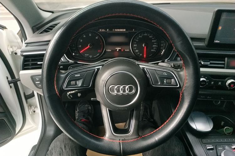 Used Audi A4L 2018 30th Anniversary Edition 40 TFSI Trendy Model Steering Wheel