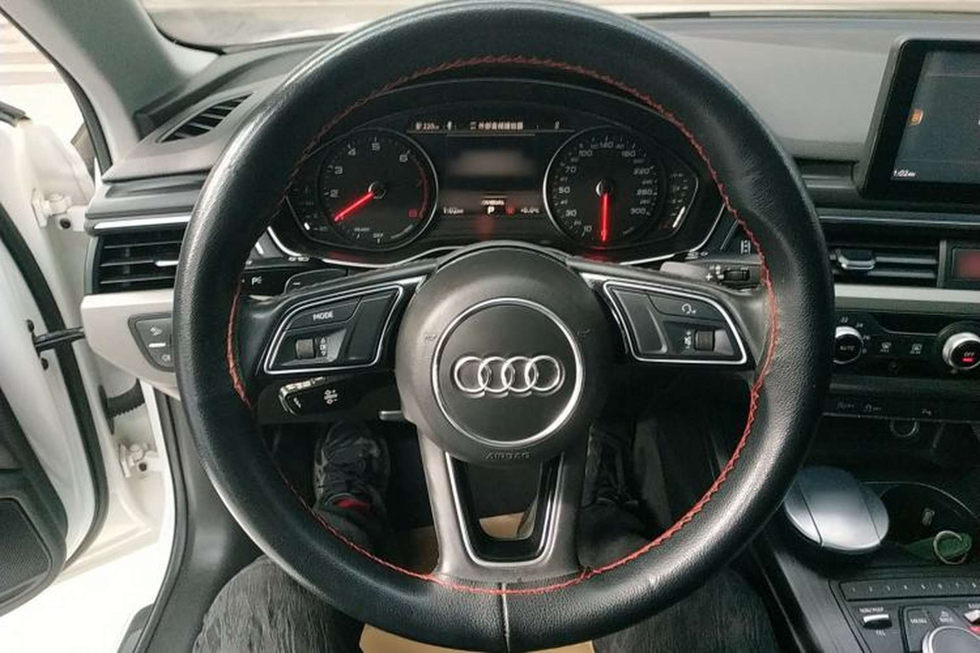 Used Audi A4L 2018 30th Anniversary Edition 40 TFSI Trendy Model Steering Wheel