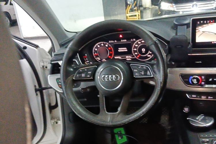 Used Audi A4L 2018 30th Anniversary Edition 40 TFSI Fashion Model Steering Wheel