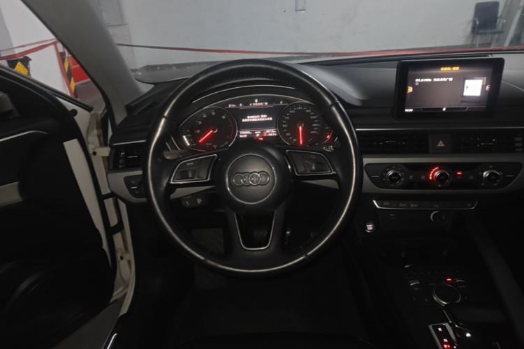 Used Audi A4L 2018 30th Anniversary Edition 40 TFSI Trendy Model Steering Wheel