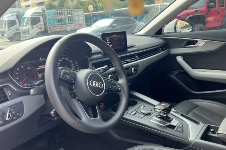 Used Audi A4L 2018 30th Anniversary Edition 40 TFSI Trendy Model Steering Wheel