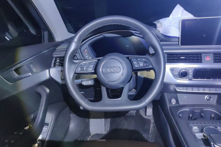 Used Audi A4L 2018 30th Anniversary Edition 45 TFSI quattro Sport model Steering Wheel