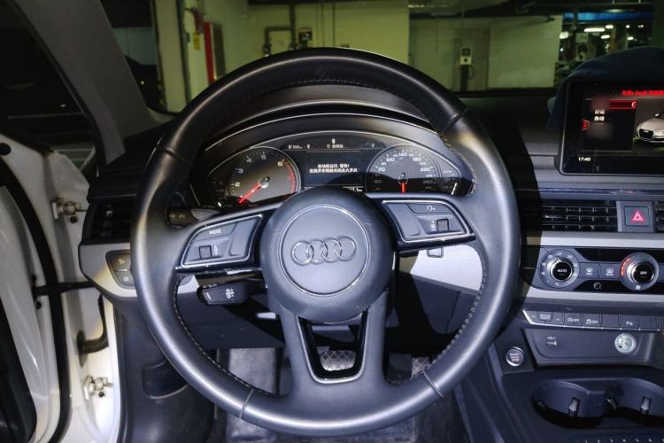 Used Audi A4L 2018 30th Anniversary Edition 40 TFSI Trendy Model Steering Wheel