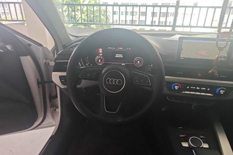 Used Audi A4L 2018 30th Anniversary Edition 40 TFSI Fashion Model Steering Wheel