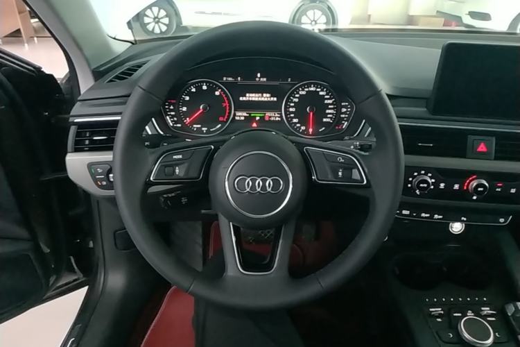 Used Audi A4L 2018 30th Anniversary Edition 40 TFSI Trendy Model Steering Wheel