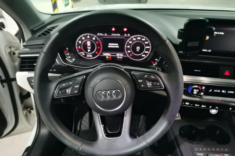 Used Audi A4L 2018 30th Anniversary Edition 40 TFSI Fashion Model Steering Wheel