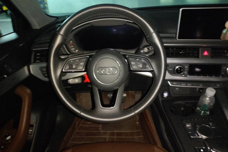 Used Audi A4L 2018 30th Anniversary Edition 40 TFSI Fashion Model Steering Wheel