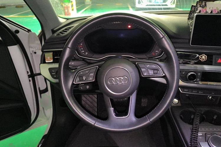 Used Audi A4L 2018 30th Anniversary Edition 40 TFSI Fashion Model Steering Wheel