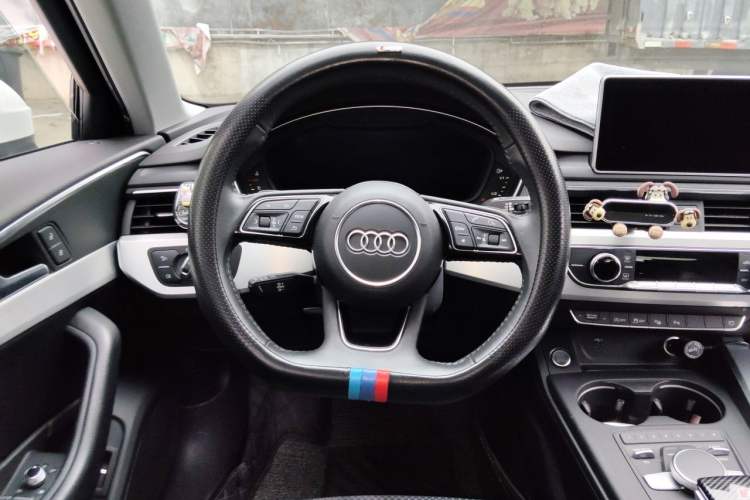 Used Audi A4L 2018 30th Anniversary Edition 40 TFSI Sport Edition Steering Wheel