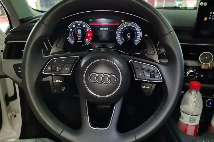 Used Audi A4L 2018 30th Anniversary Edition 40 TFSI Trendy Model Steering Wheel
