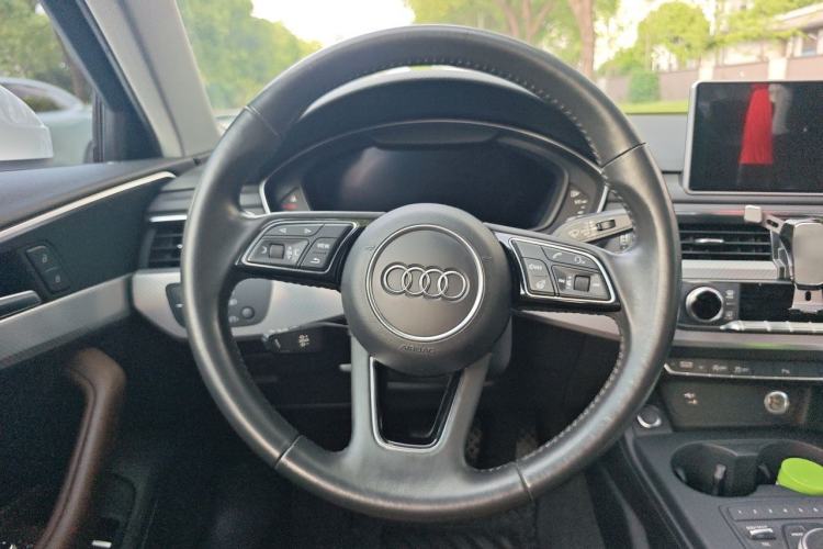 Used Audi A4L 2018 30th Anniversary Edition 40 TFSI Fashion Model Steering Wheel